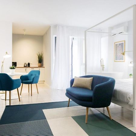 Glamorous Flat With Jacuzzi, King Size Bed And Small Balcony Перуджа Екстериор снимка