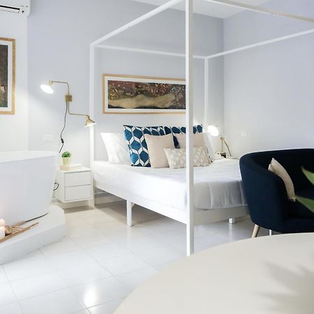Glamorous Flat With Jacuzzi, King Size Bed And Small Balcony Перуджа Екстериор снимка