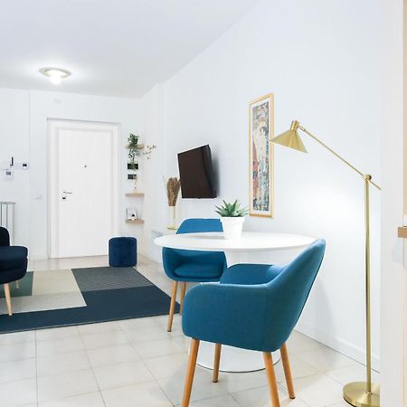 Glamorous Flat With Jacuzzi, King Size Bed And Small Balcony Перуджа Екстериор снимка